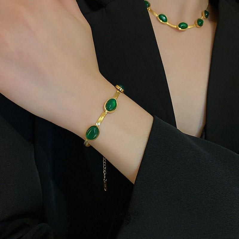 Emerald Glow Pendant & Bracelet Set
